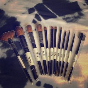 Karity make up brushes face and eyes starter kit
